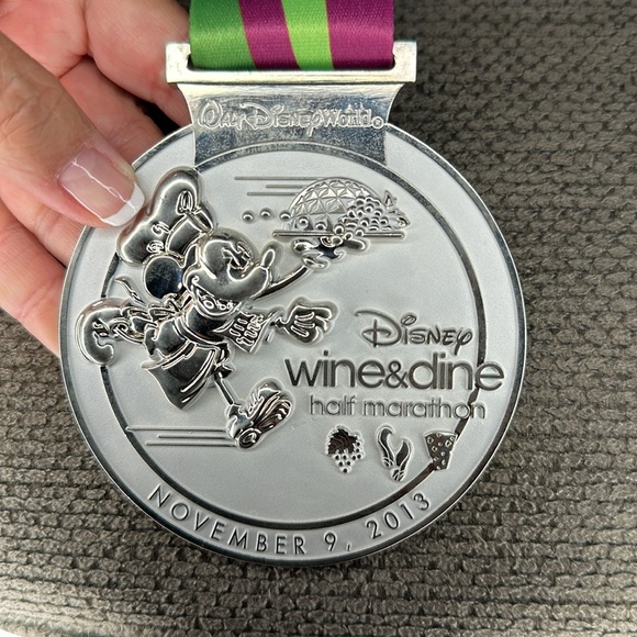 Disney Run Medal 2013 Wine & Dine Half Marathon November 9, 2013 WDW - Picture 6 of 7